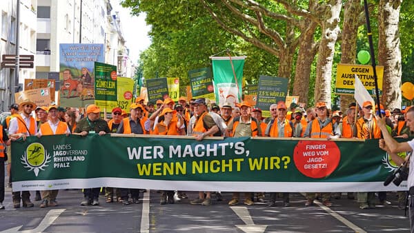 Geeint gegen Gesetz!