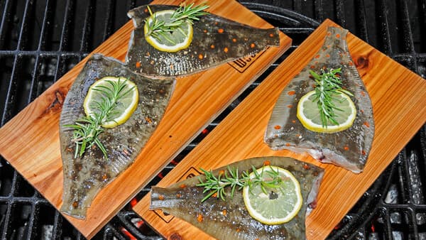 Platte auf dem Brett 